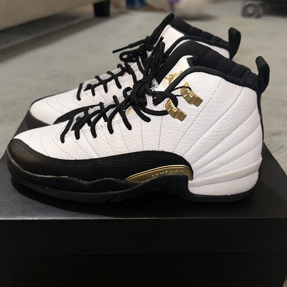 Air Jordan Retro 12 - Picture 2 of 5